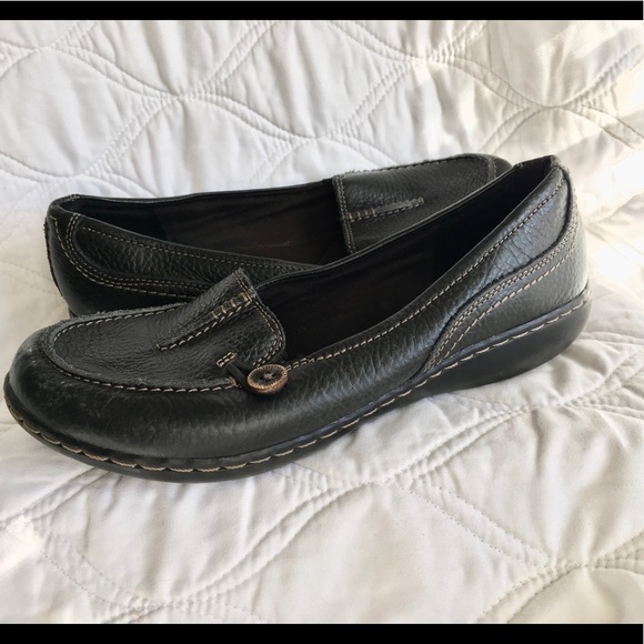 Clarks Shoes - Clarks Leather 7.5 Wide flat Loafer. Great used condition